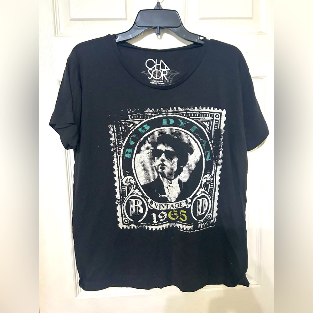 Bob Dylan tee shirt.
